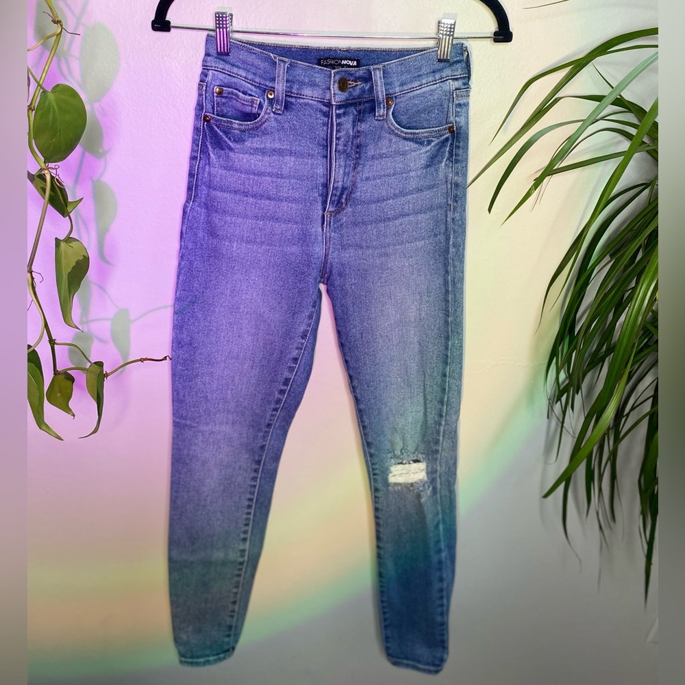 medium wash skinny leg jeans